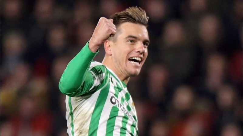 Disputó 45 partidos y marcó 16 goles con la camiseta del Betis.