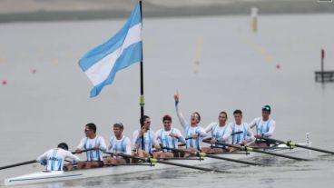 El bote argentino estuvo integrado Iván Carino, Agustín Díaz, Francisco Esteras, Axel Haack, Tomás Herrera, Ariel Suárez, Joel Romero, Agustín Scenna y Joel Infante, el timonel..