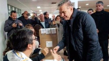 Pichetto votando este domingo en Río Negro.