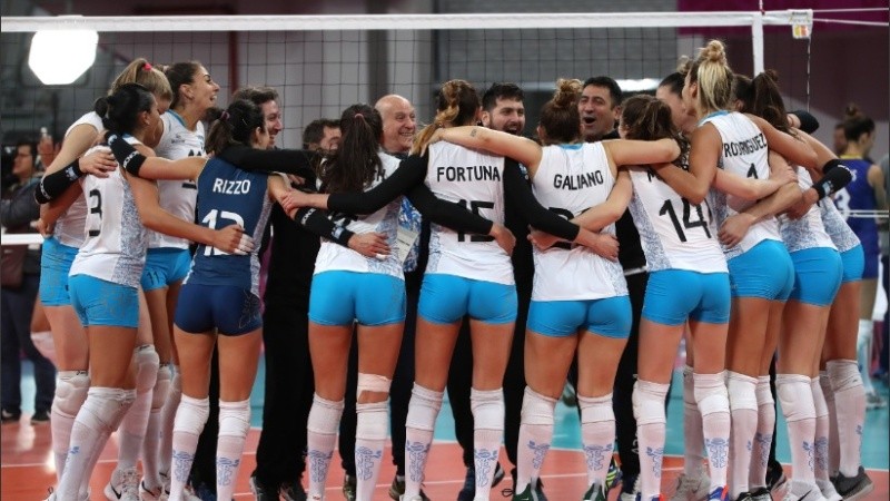 Argentina ganó con parciales de 26-24, 25-20 y 25-21.