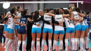Argentina ganó con parciales de 26-24, 25-20 y 25-21.
