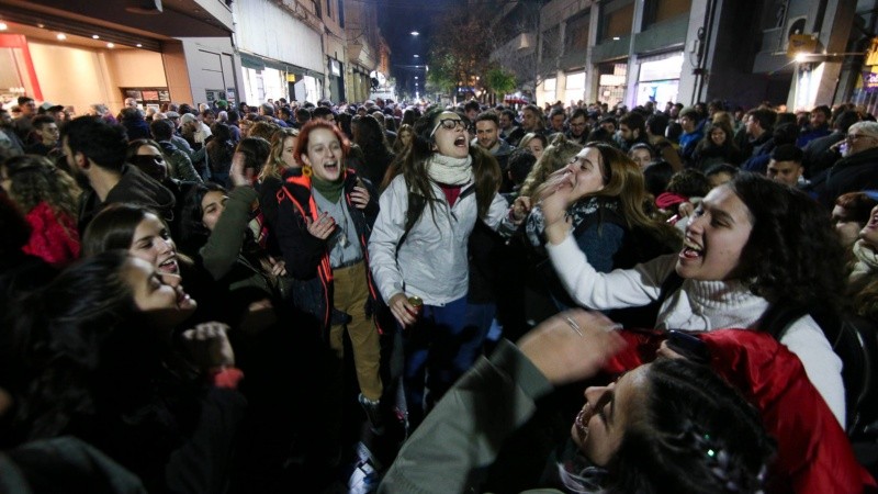 El festejo peronista tras conocerse los resultados.