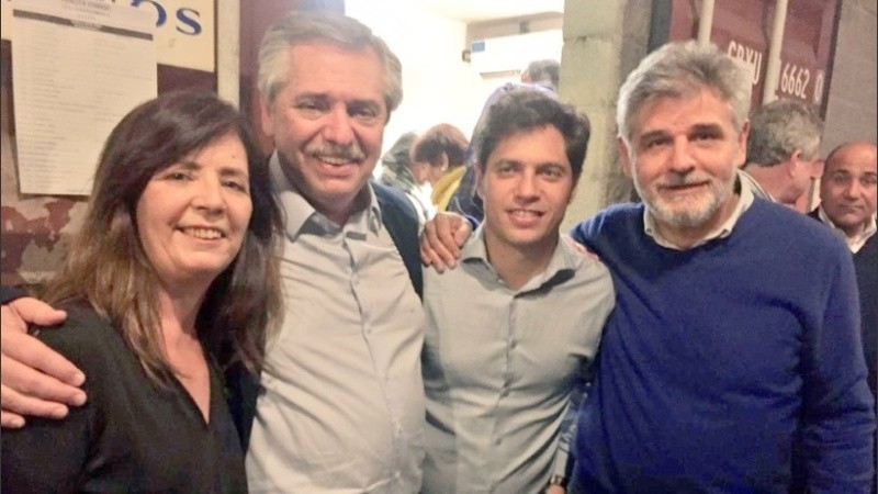 Alberto Fernández festeja con gabriela Cerutti, Filmus y Kicilliof.