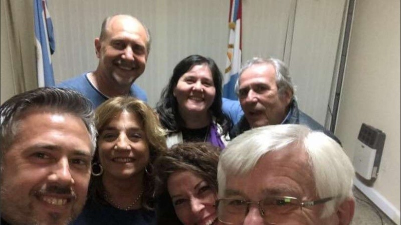 Perotti en Santa Fe junto a los candidatos a diputado del Frente.