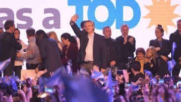 La fiesta de Alberto Fernández en el búnker kirchnerista.