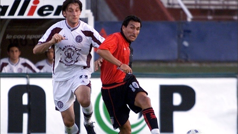 El Cholo Guiñazú con la camiseta de Newell's. 