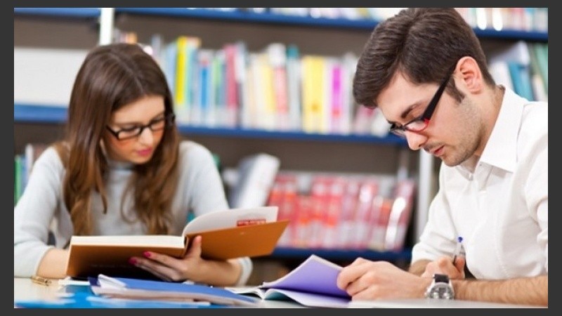 Como todos los meses, se encuentra disponible el Cronograma de cursos acreditables de Doctorado (3 disponibles) y de Maestrías y Especializaciones (4 disponibles).