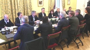 Macri se reunió con parte de su gabinete para armar un borrador de medidas.