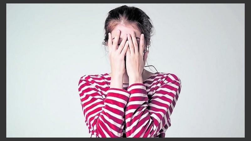 La vergüenza no es un simple sentimiento; una persona con vergüenza puede estar escondiendo un padecimiento psicológico.