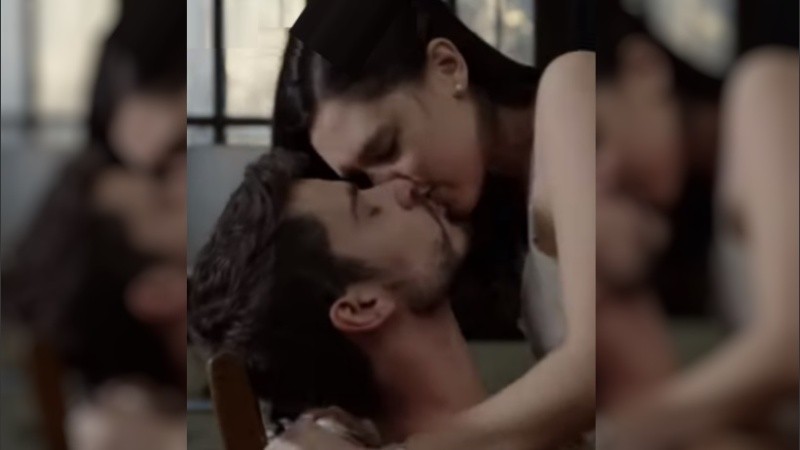 Encuentro apasionado entre Lucía y Bruno en 