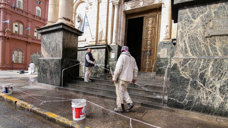 Distintos operarios trabajan desde hace semanas.