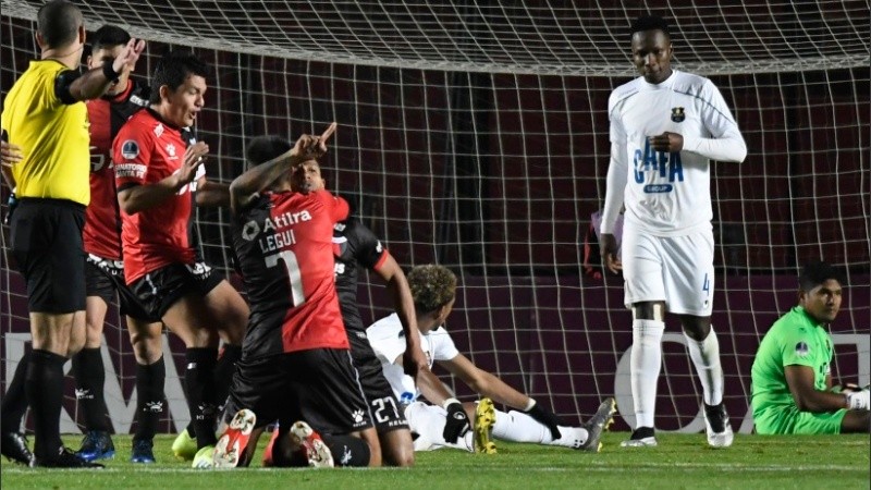 La alegría de los sabaleros. Gran goleada ante Zulia.