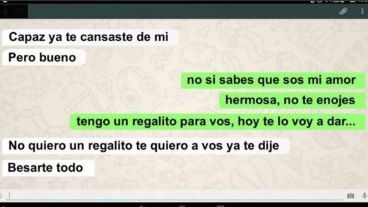 El chat de la maestra y el alumno que generó la denuncia.