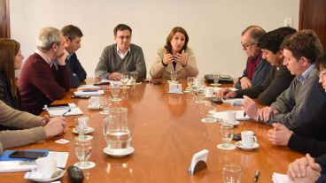 Fein encabezó la reunión de gabinete para prevenir efectos de la crisis.