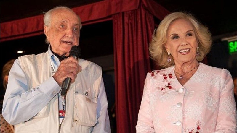 Martínez Suárez era hermano mayor de las mellizas Mirtha y Silvia Legrand.