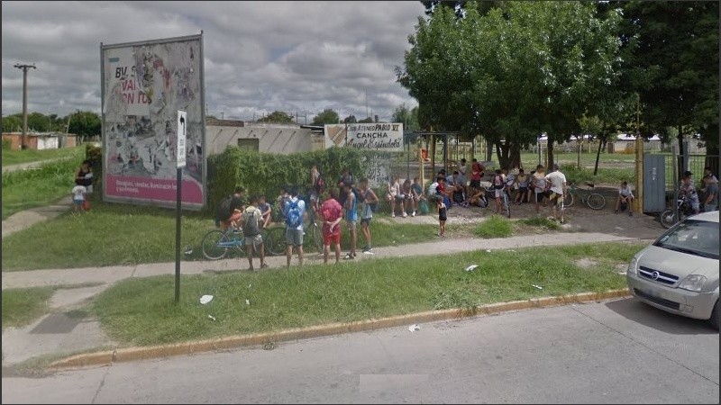 Una bala perdida hirió a un chico en bulevar Seguí y Garzón.