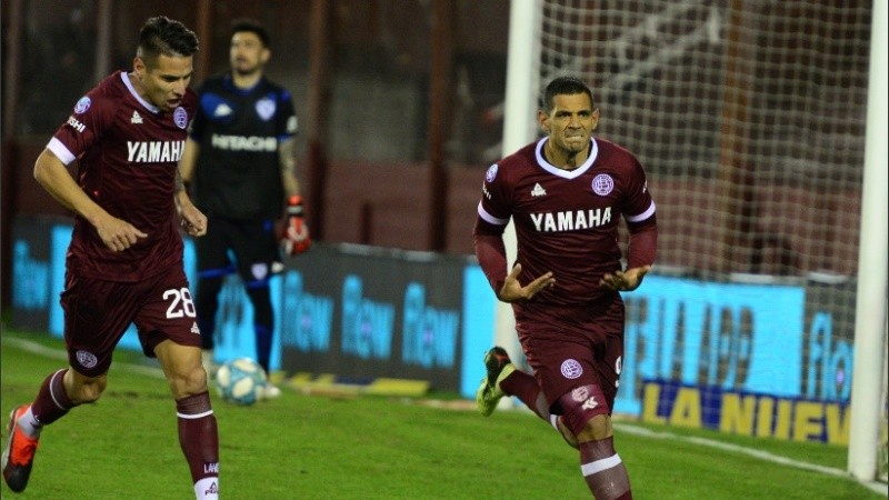 Sand marcó de penal.