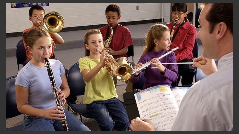 El efecto es más pronunciado en aquellos que aprenden a tocar un instrumento en comparación con quienes acuden a clases de canto.