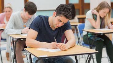 Aunque todavía hay profesores que enseñan sus materias a través de clases magistrales, cada vez son más frecuentes las lecciones destinadas a solventar dudas.