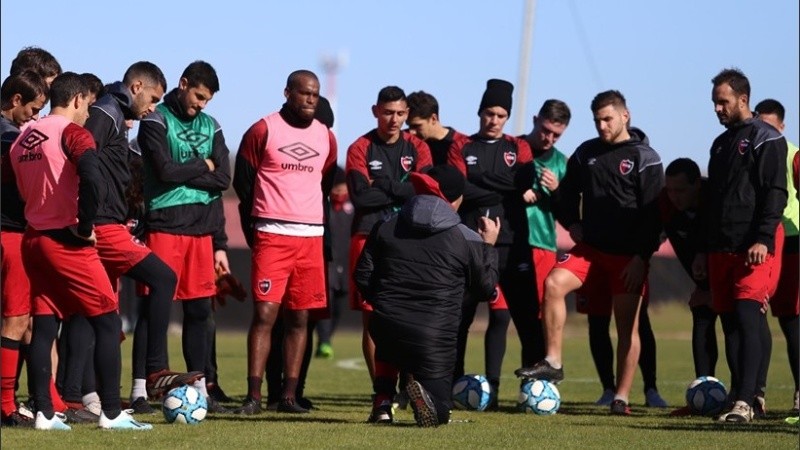 Kudelka habla, el plantel escucha.