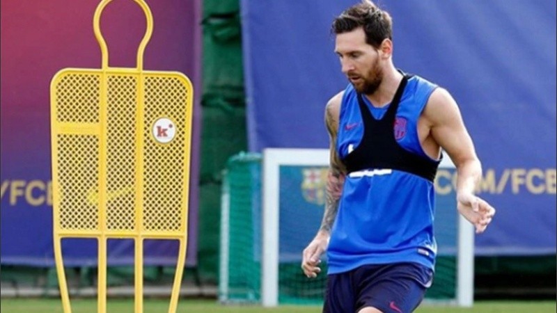 Lionel volvió a entrenar con normalidad e iría al banco.