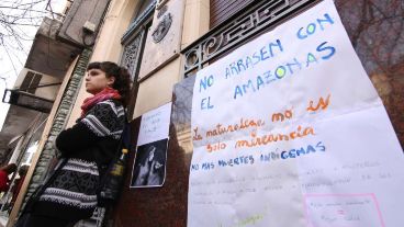 El acto frente al consulado de Brasil en Rosario, España al 800.