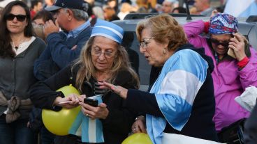 Miles de personas se reunieron en el Monumento desde las 17.
