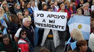 Miles de personas se reunieron en el Monumento desde las 17.