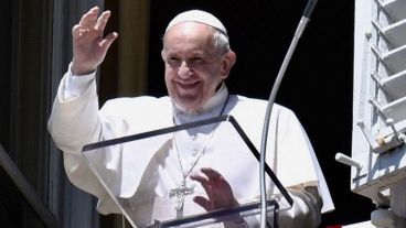 "Recemos para que, con el esfuerzo de todos, sean controlados lo antes posible", dijo Francisco.