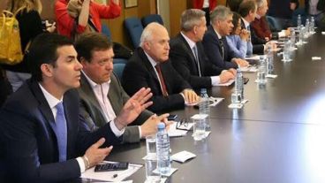 Los gobernadores en contra de los recortes macristas van a la Corte.