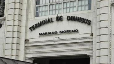 El micro salió demorado de la Terminal, cuando llegó el nuevo conductor.