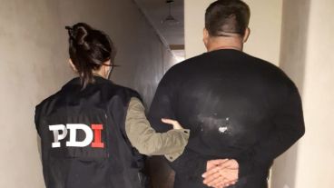 El hombre al momento de su detención en Laprida al 1400.