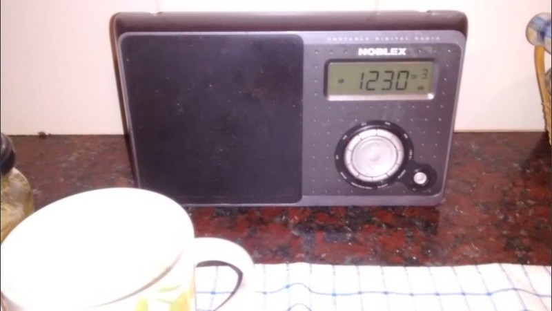 Los oyentes mandaron decenas de fotos de sus radios a pila. 