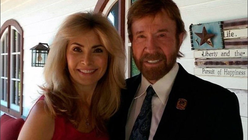 La modelo y actriz sufre de los dolores de una artritis que fue agravada.