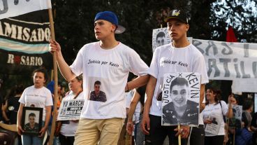 Familiares de víctimas y organizaciones en la marcha de este martes en Rosario.