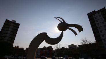 El cielo se ve más espeso y gris por el humo.