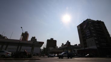 El cielo se ve más espeso y gris por el humo.