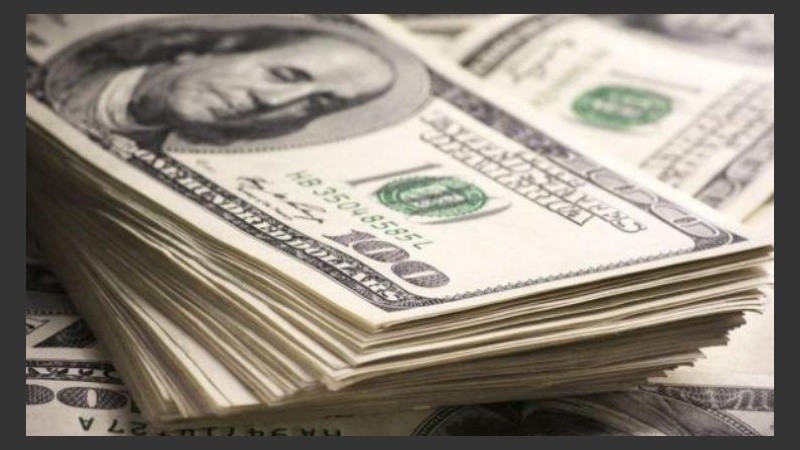 Se mantiene la brecha entre la compra y venta del dólar. 