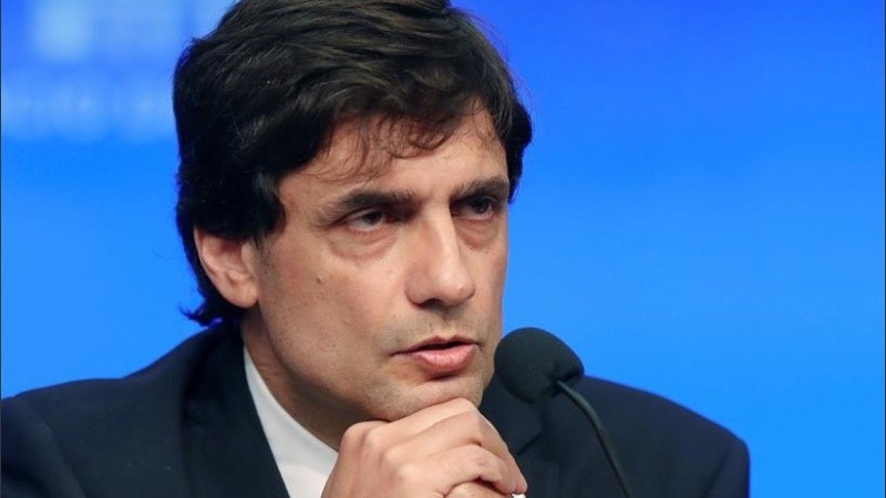 El ministro Lacunza dio una conferencia de prensa para disipar la volatilidad.