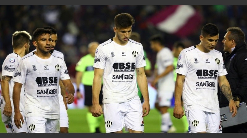 Central Córdoba de Santiago del Estero cayó a la zona de descenso con su derrota en Lanús. 