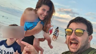 Los periodistas Brancatelli e Insinga con sus hijos en Estados Unidos.