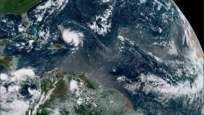 El huracán amenaza las costas de Bahamas.