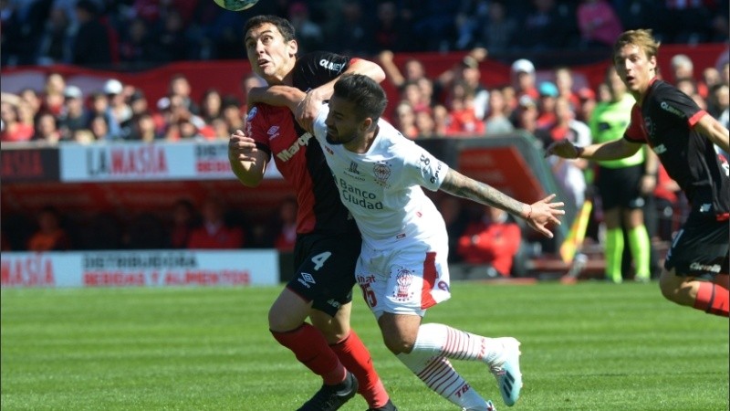 Gabrielli y más atrás Cacciabue, los dos puntos altos de la Lepra.