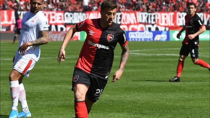 Denis Rodríguez jugó por el Gato cuando salió lesionado.