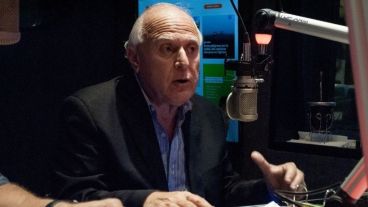 El gobernador habló este martes en Radio 2.