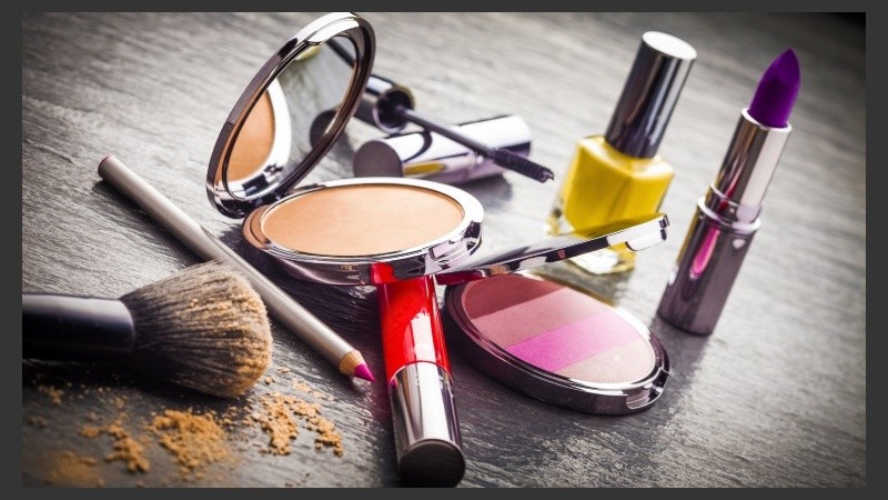 La duración del maquillaje depende de su composición.