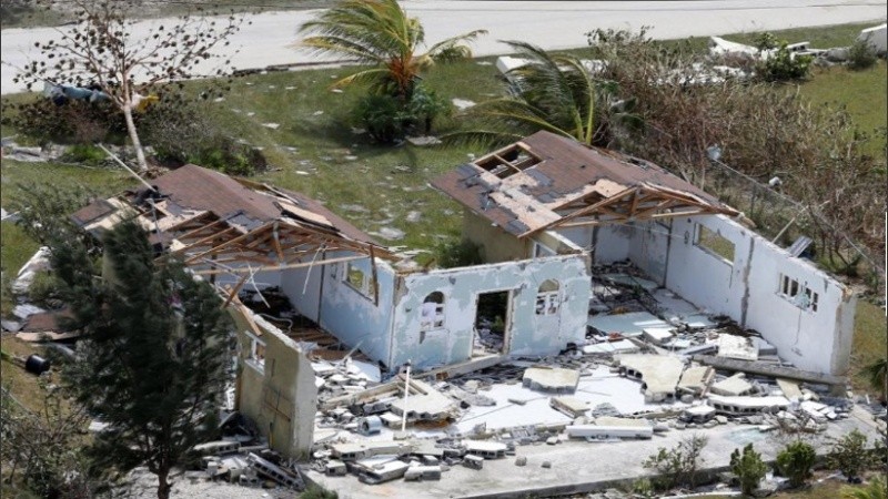 Cuantiosos daños materiales dejó a su paso el devastador huracán Dorian.