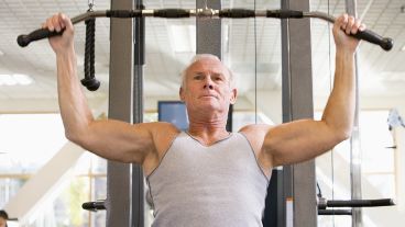 Incluso comenzar en la edad madura ayudará a retrasar la fragilidad.