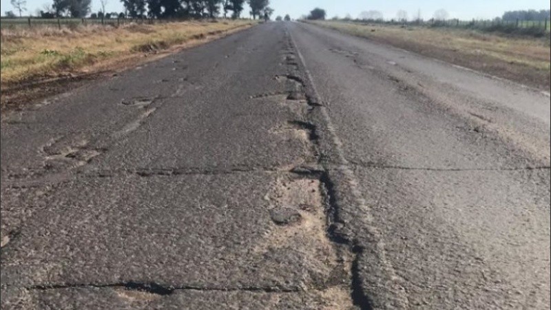 Los baches sobre la ruta nacional 9, uno de los reclamos en la región.