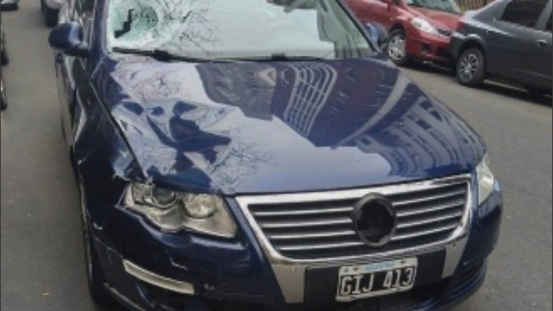 A unas 12 cuadras del hecho hallaron abandonado el Volkswagen Passat.